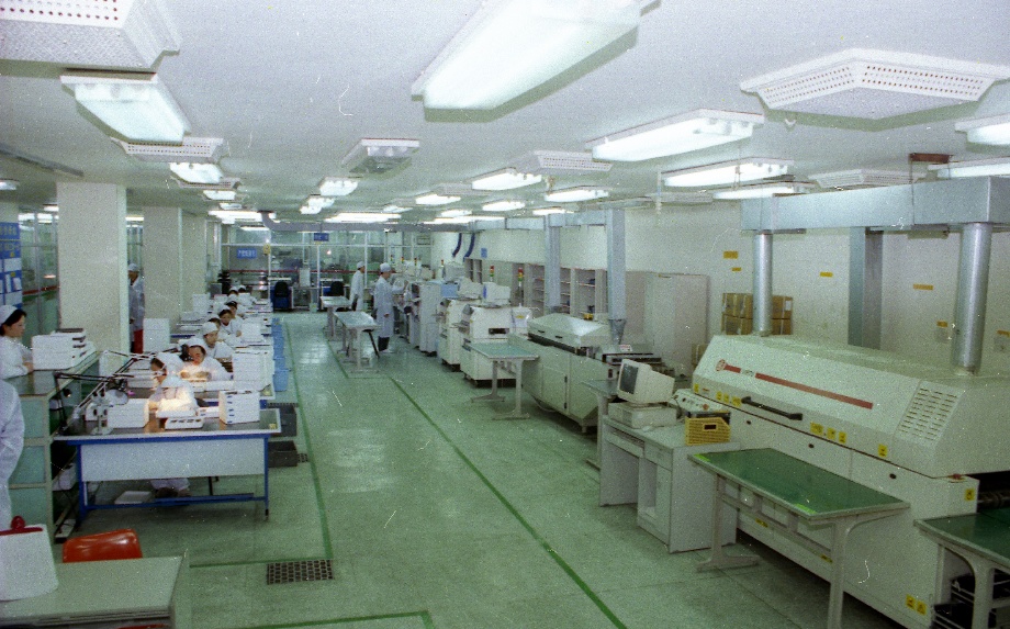 3上世纪90年月开创海内厚膜集成电路出口创汇先河.jpg